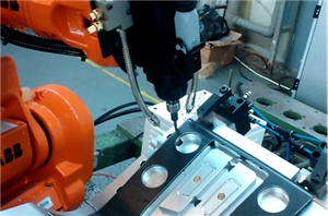 机械手自动化铣工件